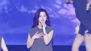 اجرای جدید آهنگ funky glitter Christmas از انمیکس در کنسرتشون ( دوربین اصلیه )