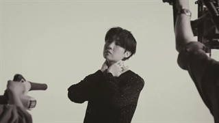 ام وی killin' it girl (west coast remix) از جیهوپ عضو بی تی اس و گلوریلا