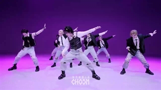 اجرای استری کیدز آهنگ S_Class در Studio Choom