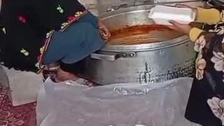 اطعام نیازمندان، به رسم و عادت خیریه ماه تبدیل شده است...