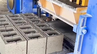 تولید بلوک‌های بتنی با ماشین بلوک‌زنی 