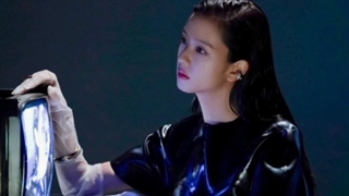 شخصیت اصلی جیسو پشت دوربین «گپشن»