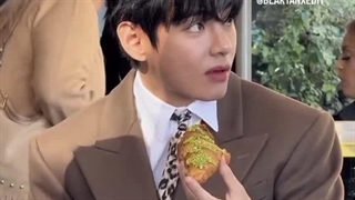 عه به خوراکی بچمم چیکاار دارییی زنیکهههه