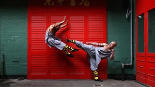 تمرین کونگ فوی ربات‌های انسان‌نما با راهبان معبد شائولین