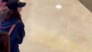 لیسا درحال خرید در اندونزی دیده شده