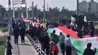 مردم ایران در نقاط مختلف کشور خودشان را به نیروگاه های برق رسانده و زنجیره انسانی تشکیل داده اند