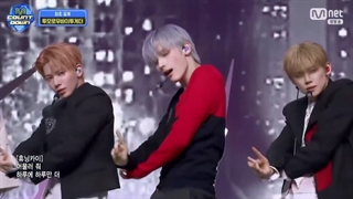 اجرای آهنگ STICK WITH YOU از TXT در MCOUNTDOWN