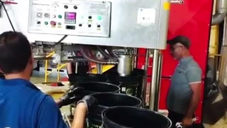 دستگاه پرکن روغن موتور سطلی ۲۰ لیتری09157100071