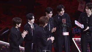 Riize برنده جایزه Popular international boy group در ویبو آواردز شد