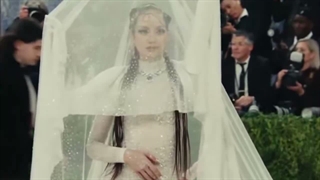 لیسا در کارپت مراسم Met Gala