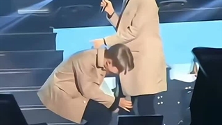 جیمین مومنت:خنده: نشستنشو برم:خنده:
