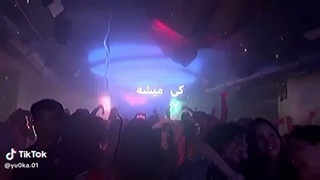 ماه، تمام شب پشت ابر ماند؛ نه از تاریکی، از این هراس داشت که نوری را که به او تعلق نداشت، کم‌رنگ کند.