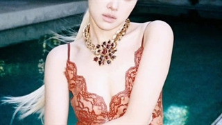 پارت آخر مصاحبه رزی با مجله vogue کپشن